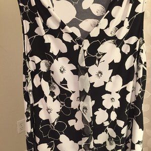Black & White Floral V-Neck Sleeveless Top